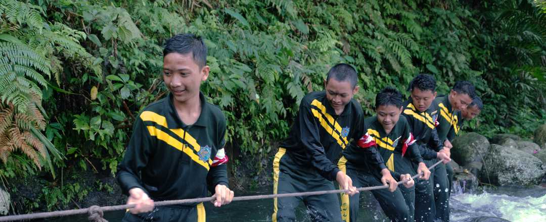 Kenalkan Siswa pada Alam, Pondok Pesantren Modern ZIIS Gelar Outbound Pasca PTS