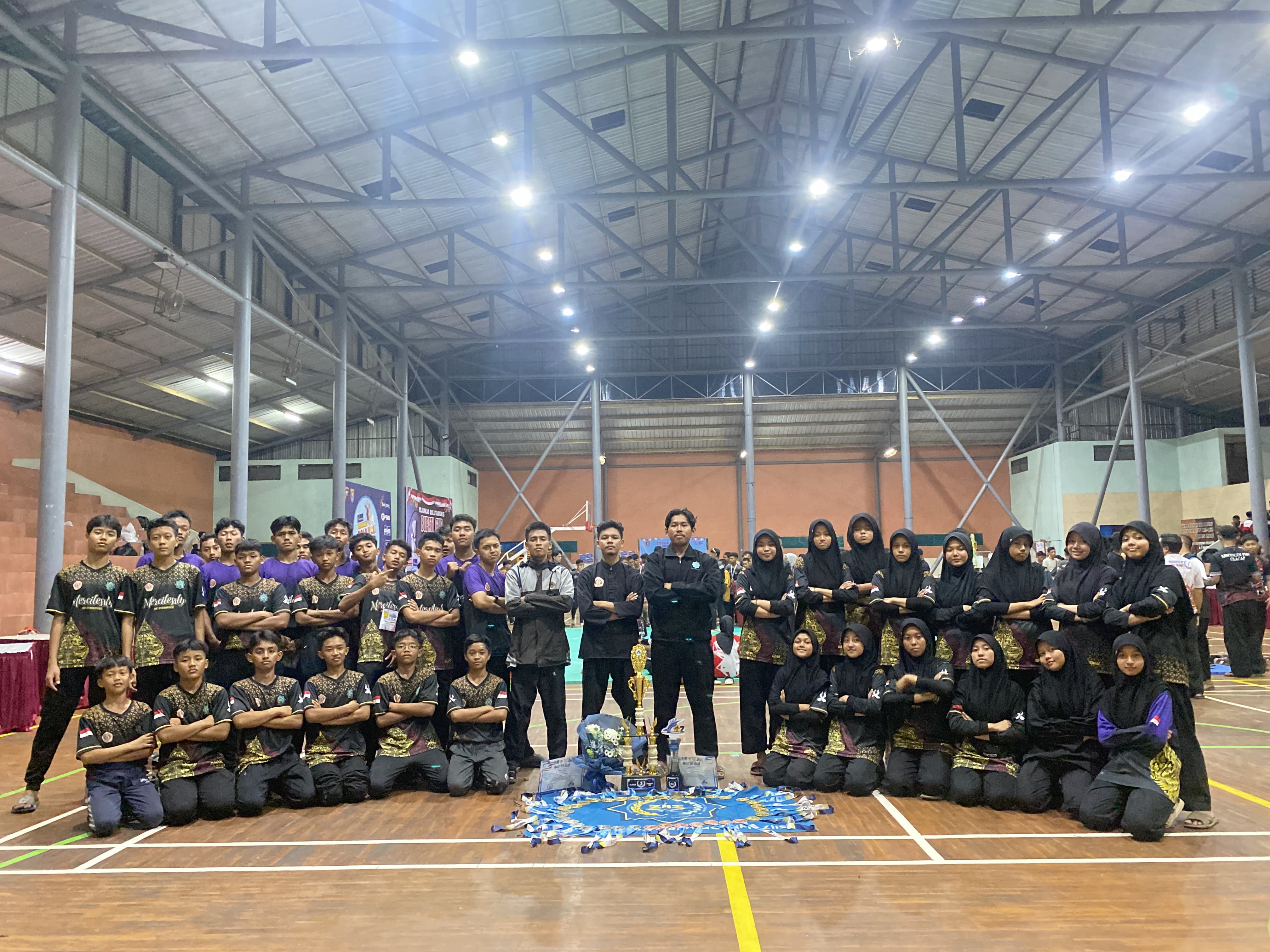 Santri Pondok Pesantren Modern ZIIS Sabet 16 Emas dan Raih Juara Umum Ke-3 di Kejurnas Pencak Silat Cilacap Championship 2024